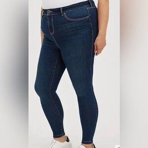 Torrid Plus Size Mid Fit Super Skinny Jeans 28 Ex-Short NWT
